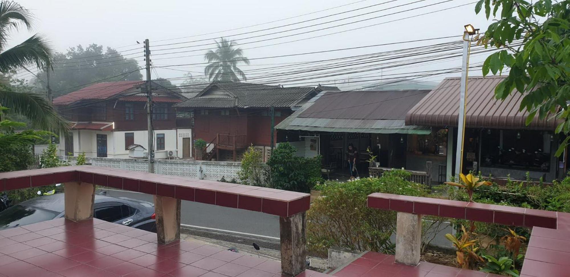 P.L.P Guesthouse - Mae Hong Son Dış mekan fotoğraf